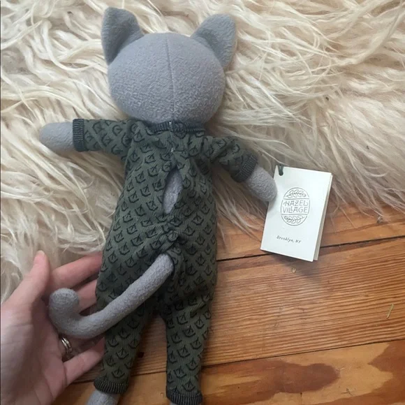 Hazel village Grace cat with outfit - Picture 2 of 9